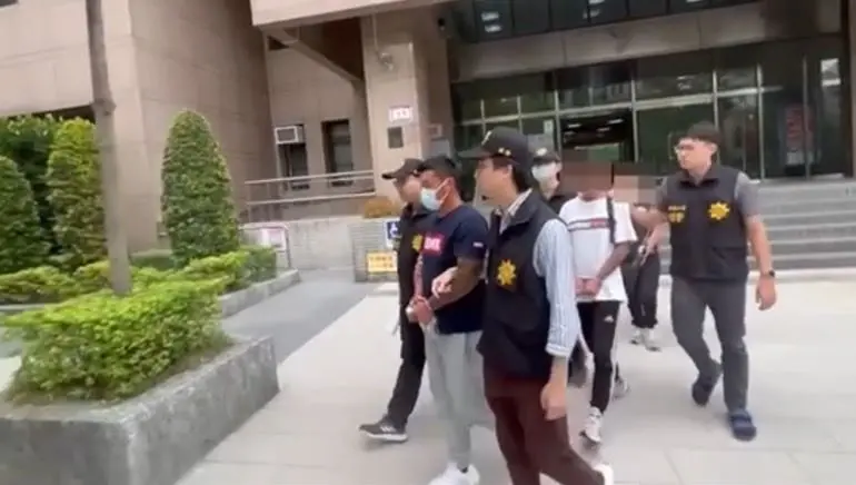 ▲2名犯嫌在警方上門前，便自行前往台北地檢署投案。（圖／翻攝畫面）