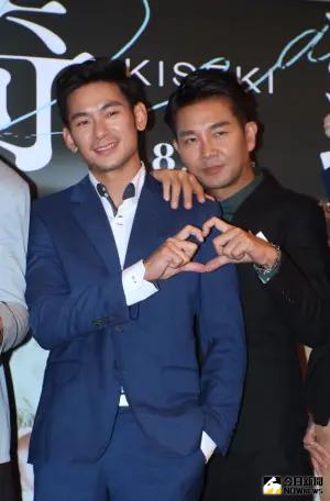 ▲亮哲（左）、謝承均演出BL劇集《奇蹟》熟男組伴侶。（圖／記者陳明中攝）