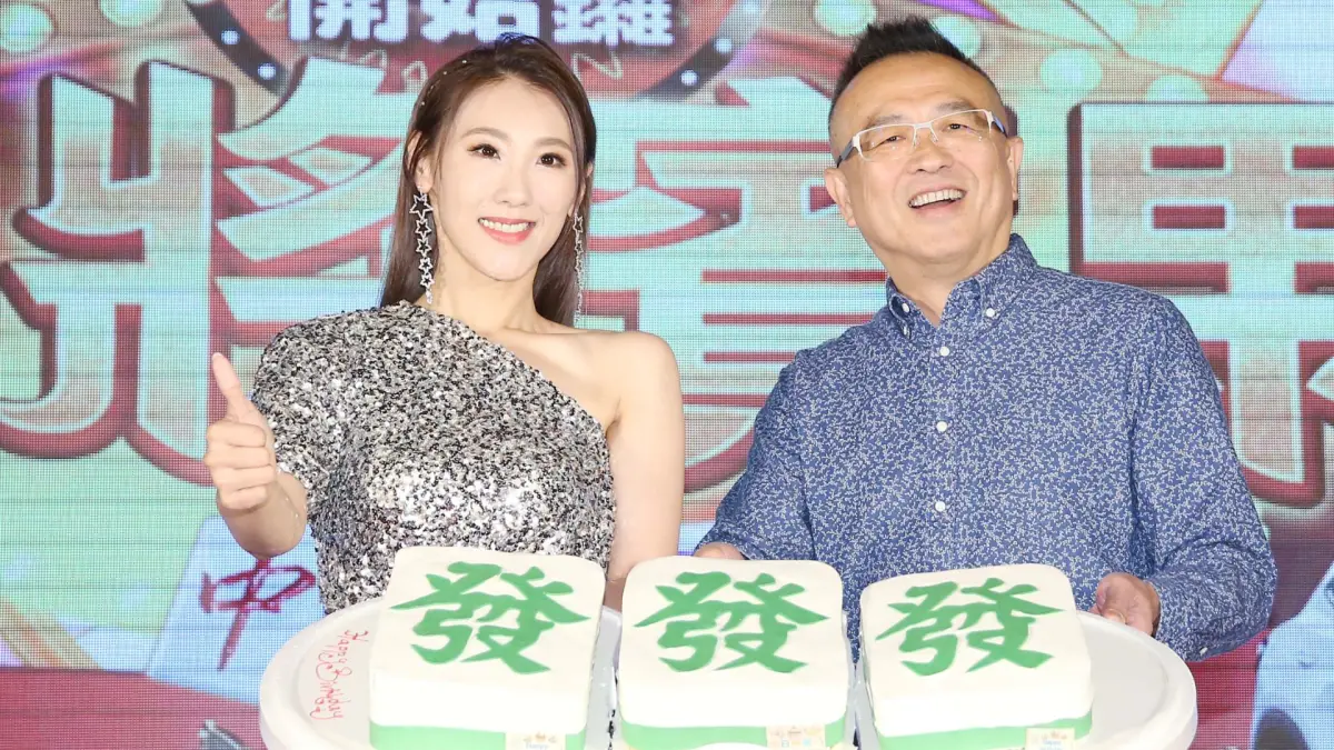 ▲豬哥亮小兒子近況曝光，由姊姊謝金晶（左）與哥哥謝順福（右）透露，已經是一位180公分的超帥機師。（圖／開始鑼提供）