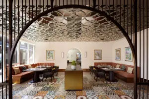 ▲杜拜棕櫚美景安凡尼臻選酒店，在離世沙漠中打造華麗La Sirene餐廳。（圖／美諾酒店集團提供）