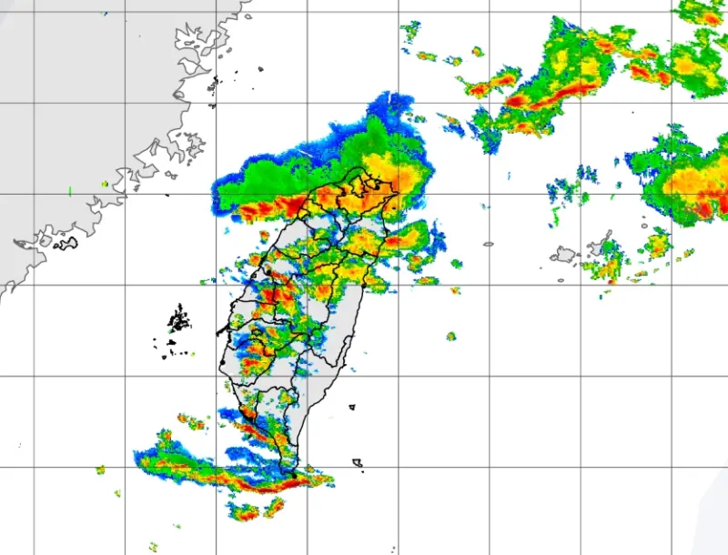 ▲今（16）日水氣較多，全台灣降雨機率皆增加，中央氣象局持續發布「大雷雨即時訊息」。（圖／翻攝中央氣象局官網）