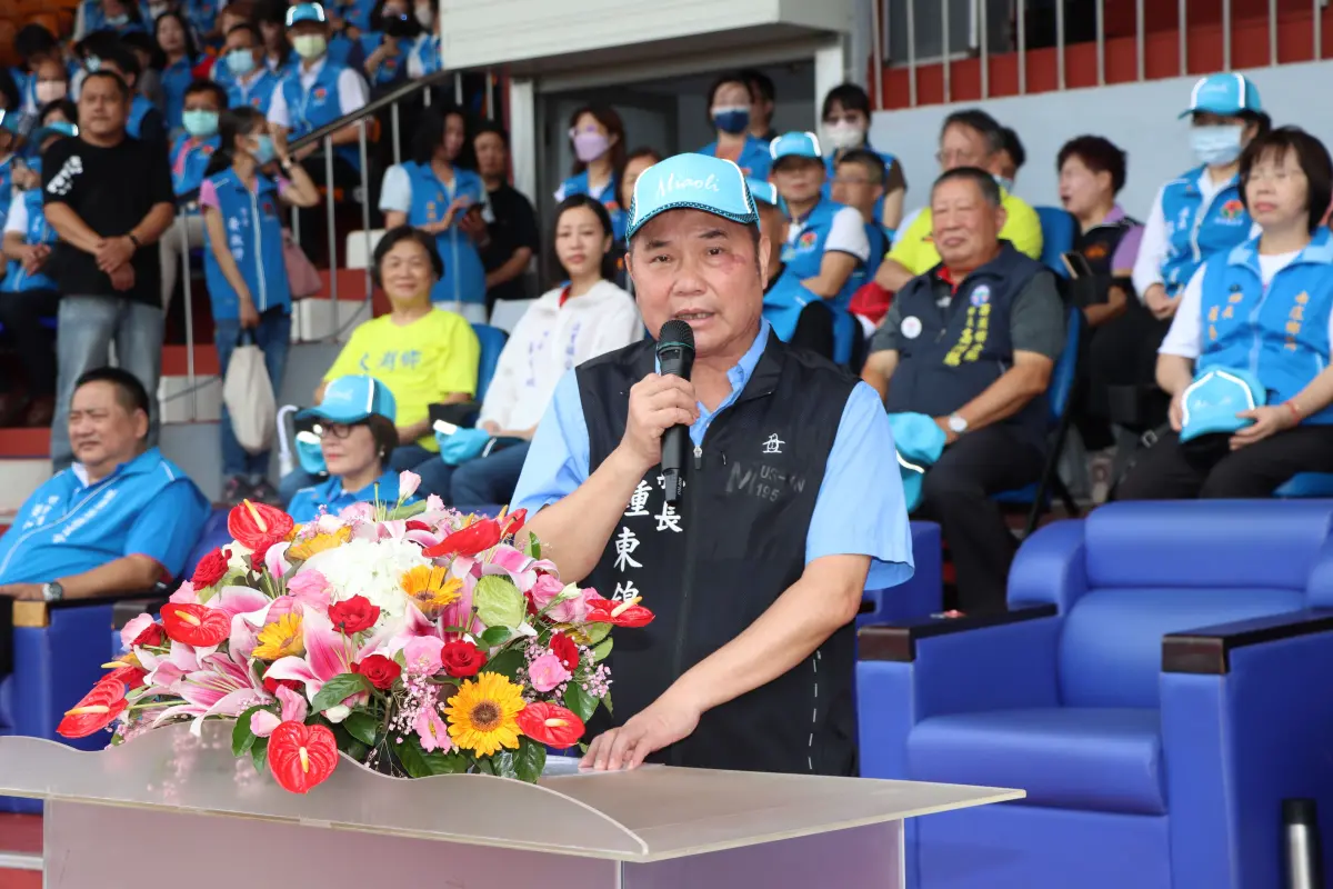 ▲112年苗栗縣全民運動會今天開幕，苗栗縣長鍾東錦到場為選手加油鼓勵，期許他們為自己創造紀錄（圖／苗栗縣政府提供）