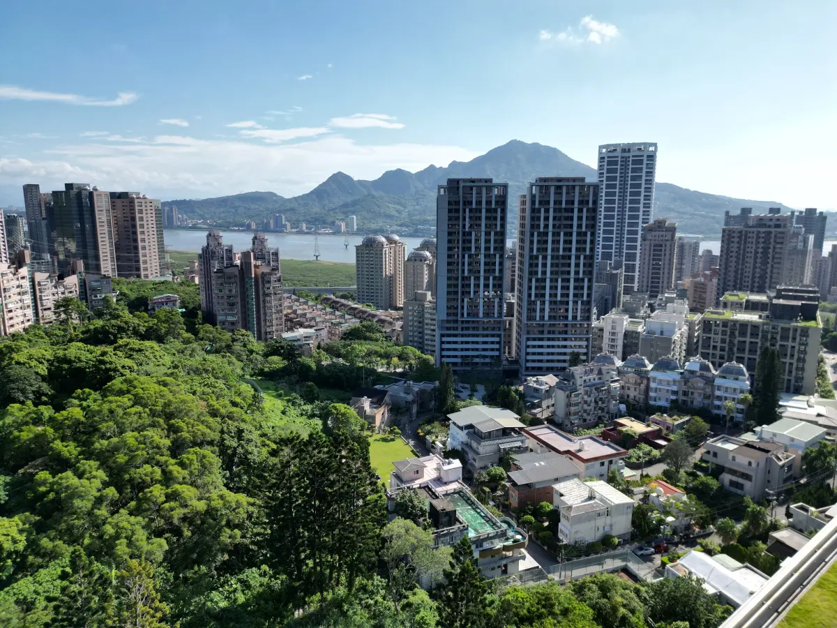 ▲私法人購置住宅採許可制，也讓豪宅市場出現一波買氣，尤其預售豪宅案狀況更為明顯。（圖／資料照片）