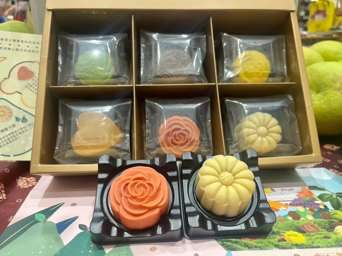 ▲本週五23日就是一年一度的中秋節，不少公司行號或者親友之間都會贈送月餅禮盒來祝賀。（圖／記者鍾怡婷攝）