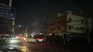 新竹市無預警大停電！街道一片漆黑　台電搶修中
