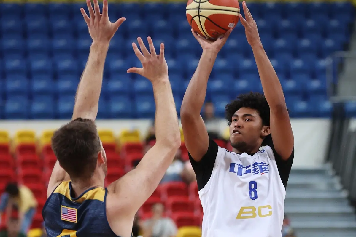 ▲賀丹命中三分球，他在受訪時表示自己未來在中華隊更想打二號。（圖／籃協提供）