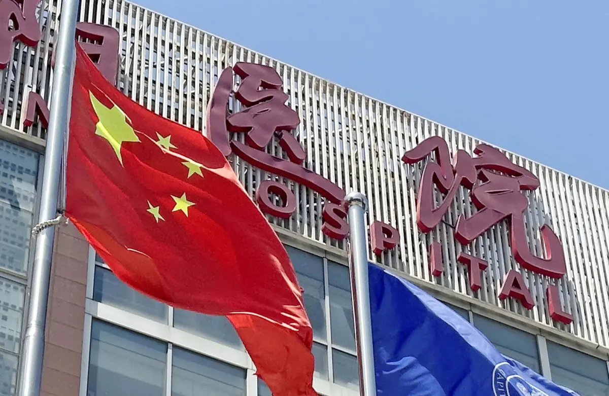 ▲中國近來狂打醫療反貪腐，導致有些地區的醫護人員不願再積極工作，生怕「被罰的比賺的多」。示意圖。（圖／美聯社／達志影像）