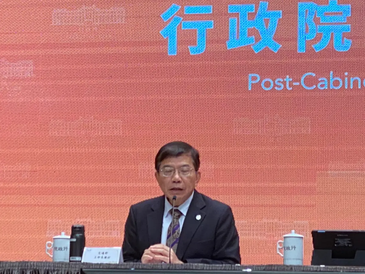 ▲交通部長王國材出席行政院會，說明會中通過《道路交通安全基本法》草案。（圖／記者陳威叡攝，2023.08.17）