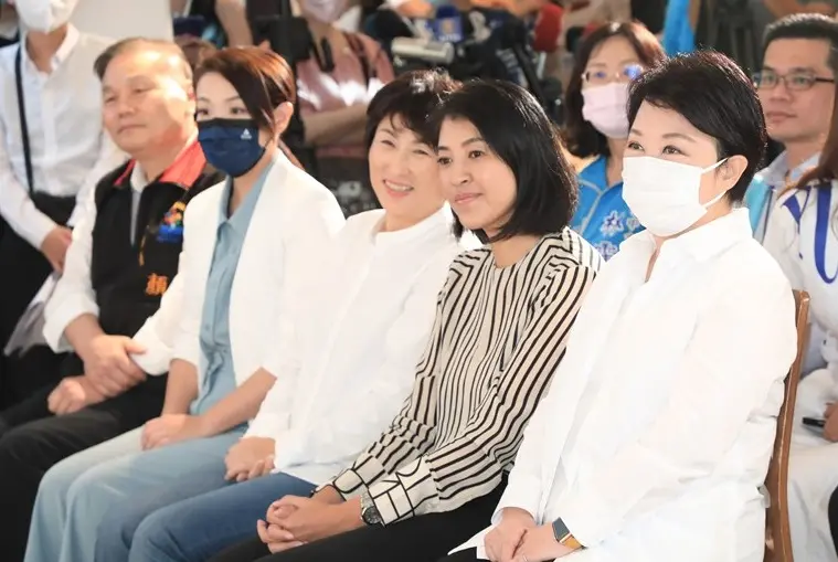 ▲台中市長盧秀燕主辦女性縣市長聯盟活動,南投縣長許淑華(右二)與台東縣長饒慶鈴(右三)一直黏在一起。(圖/台中市政府提供,2023.08.17)