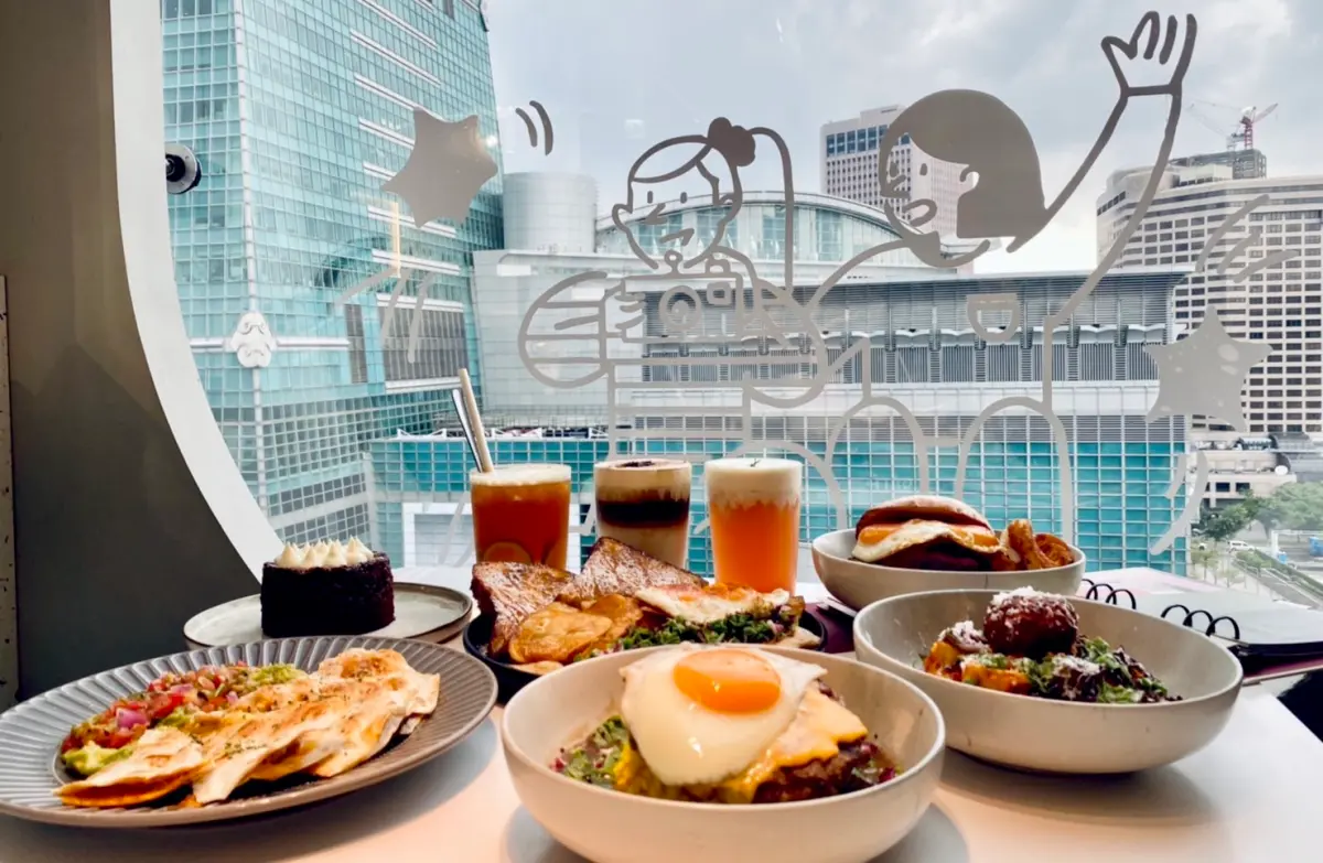 ▲恭喜中華隊奪下世界12強棒球賽冠軍！以4:0完封日本，真的贏啦！全台貳樓餐廳11月25日一日限定，說出通關密語「Team Taiwan」，爽吃「全品項餐點買一送一」超狂優惠。（圖／記者蕭涵云攝）