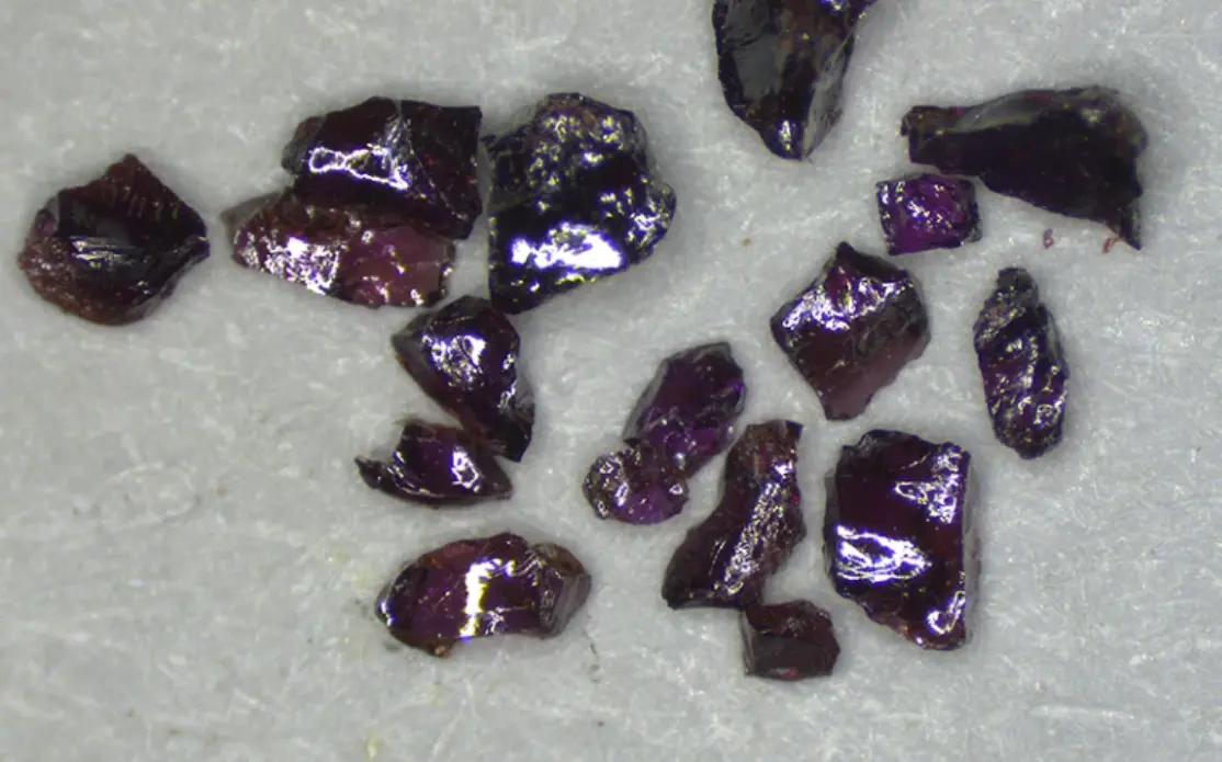 ▲德國權威研究團隊合成出最純淨的「LK-99」單結晶，證實LK-99不是超導體，消息一出讓韓國相關概念股股價雪崩。（圖／Pascal Puphal）