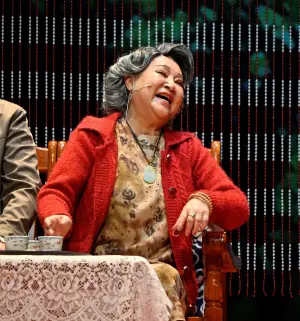 ▲高翠珊在《叫我林彩香!》演鍾瑶婆婆。(圖/春河劇團提供) ▲高翠珊在《叫我林彩香!》演鍾瑶婆婆。(圖/春河劇團提供)