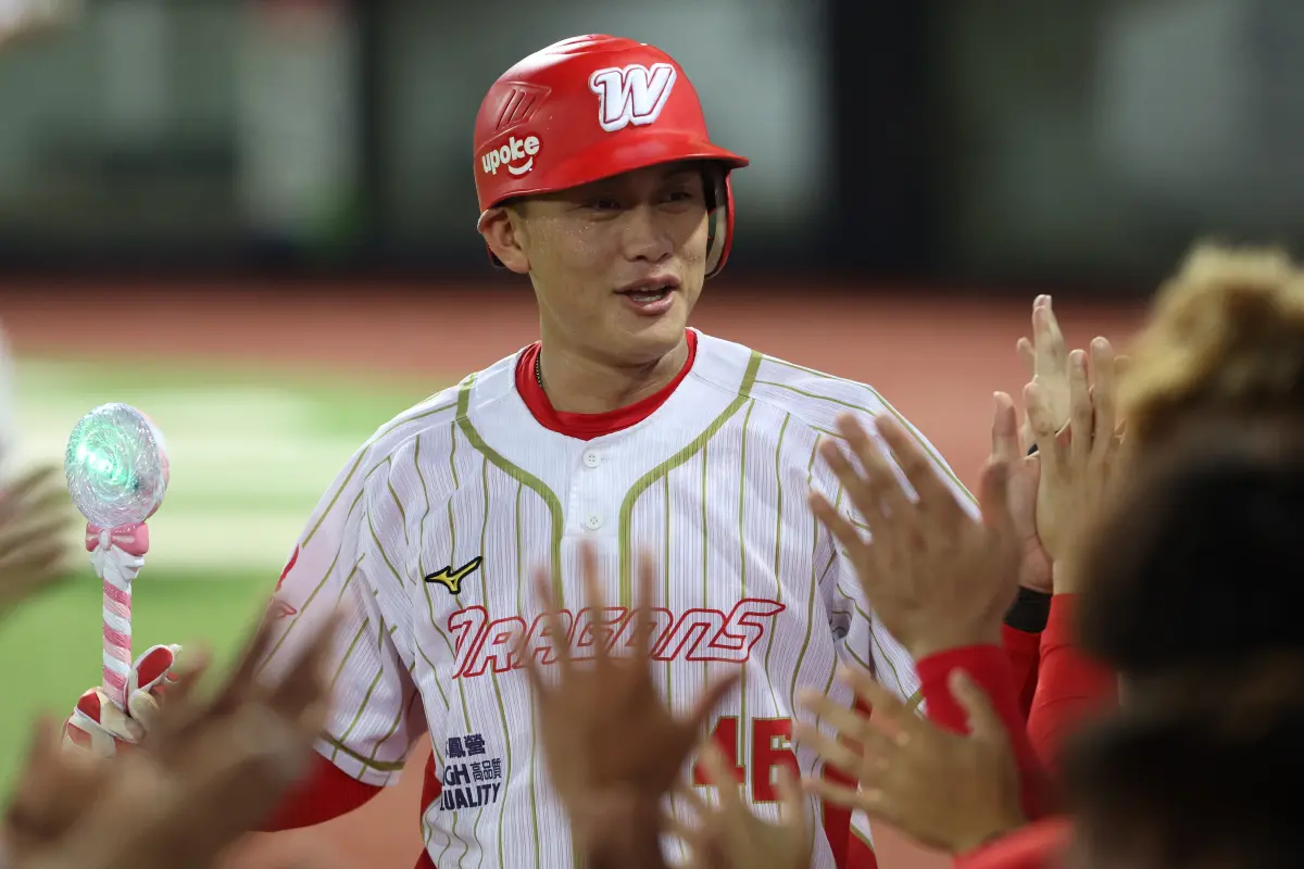 ▲味全龍劉基鴻開轟，幫龍隊打下全聯盟戰績第一。（龍隊提供）