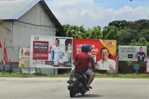 ▲馬來西亞在18月12日舉行6州選舉，路邊隨處可見選舉看板。（圖／賴昱伸拍攝）