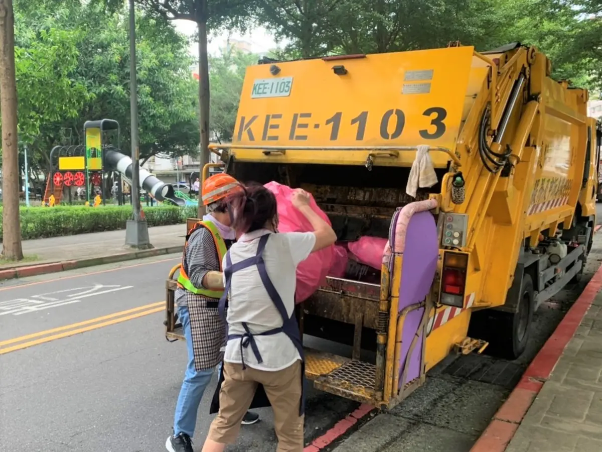 ▲新北市補助中低收入戶垃圾處理費用，今年改採匯款補助，每人補助204，預估約13萬人受惠。（圖 ／新北市政府環保局提供）