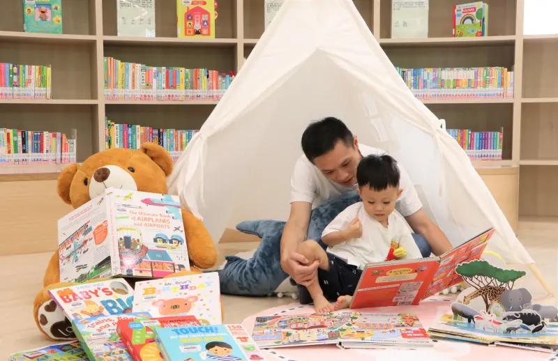 ▲板橋四維分館為親子打造雙語閱讀的環境，為新北市兒童外文書藏量最多的分館。（圖 ／新北市立圖書館提供）