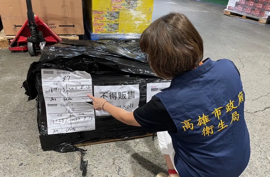 ▲高雄市衛生局表示，好市多McCormick大蒜綜合香料調味粉已於抽驗當日下架停止販售並自主通報。（圖／高雄市衛生局提供）