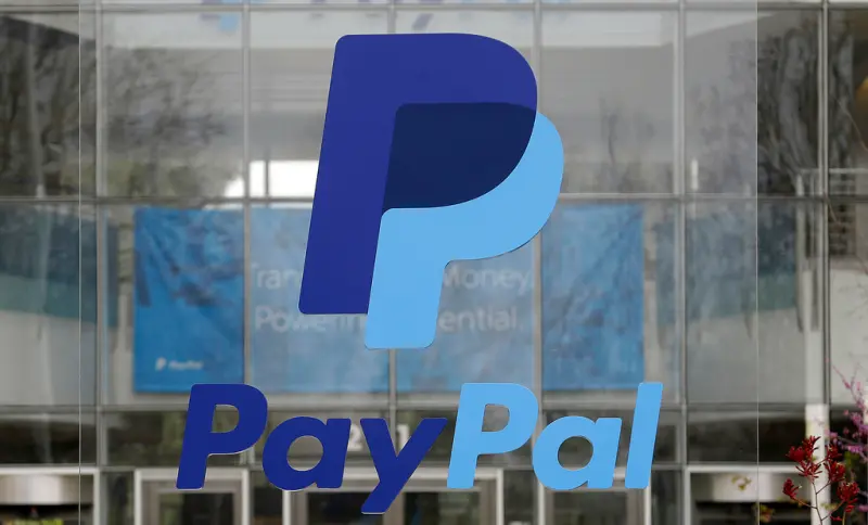 ▲支付業巨擘PayPal公司在加州宣布，要攜手信託業者Paxtos發行穩定幣，取名PayPal USD，引發市場震撼。（圖／美聯社／達志影像）
