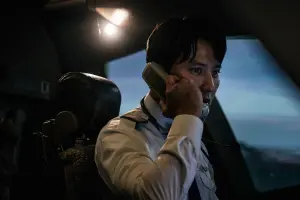 ▲金南佶曾想像遇到飛機事故的話，他要救機場「親自開飛機」。（圖／車庫娛樂）