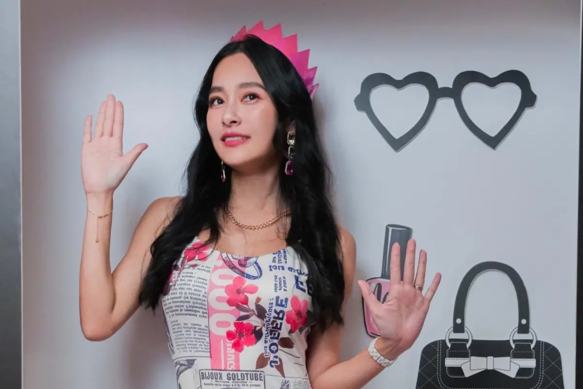 ▲王思佳甩假包風波，化身真人芭比，慶41歲生日，吐內心話「現在刀槍不入。」（圖 / 王思佳臉書）