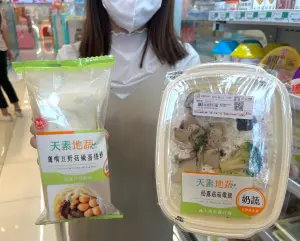 ▲目前熱銷破億的銷量冠亞軍為「鷹嘴豆野菇嫩蛋捲餅」、「松露菇菇燉飯」。（圖／記者鍾怡婷攝）