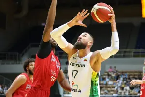 ▲效力於NBA紐奧良鵜鶘隊的主力中鋒Jonas Valanciunas隨立陶宛男籃國家隊來台灣打FIBA世界盃熱身賽。（圖／T1聯盟提供）