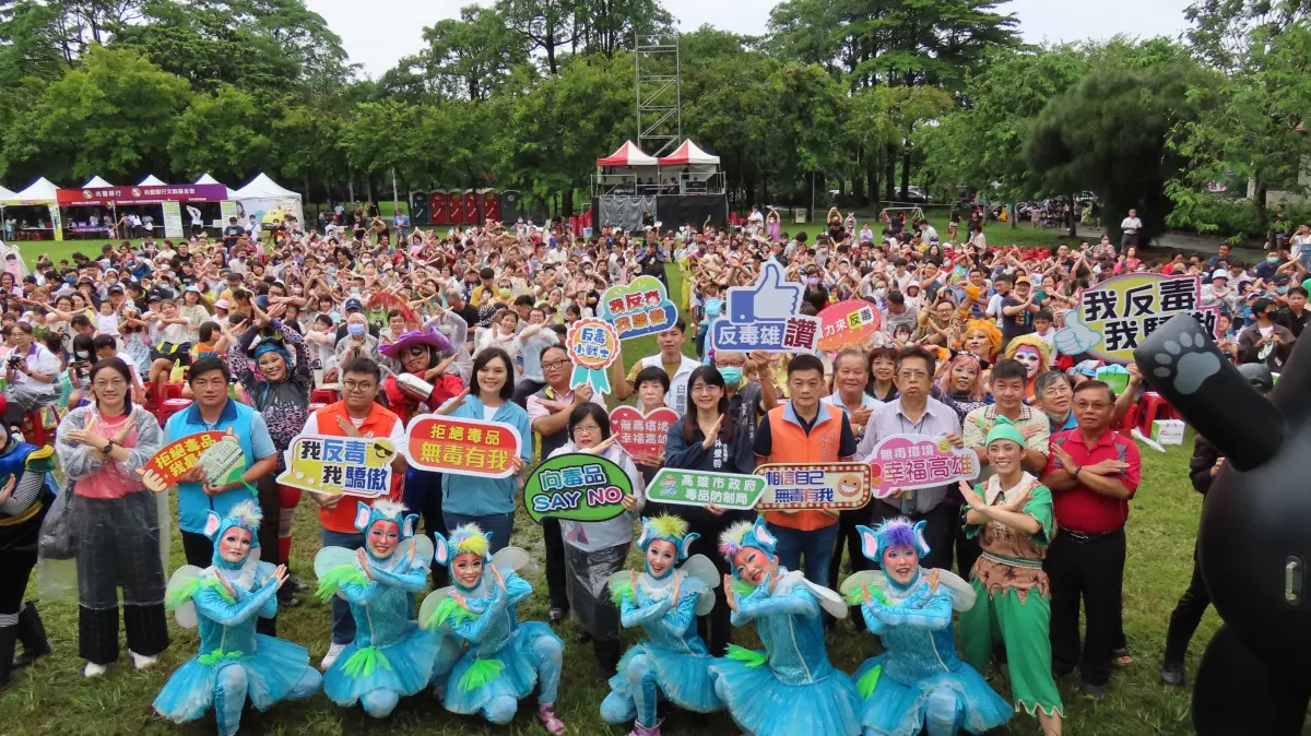 ▲毒防局與兆豐銀行文教基金會攜手合作，邀請紙風車在橋頭花卉農園中心演出《蕃薯森林奇遇記》反毒戲劇。（圖／高市府毒防局提供）