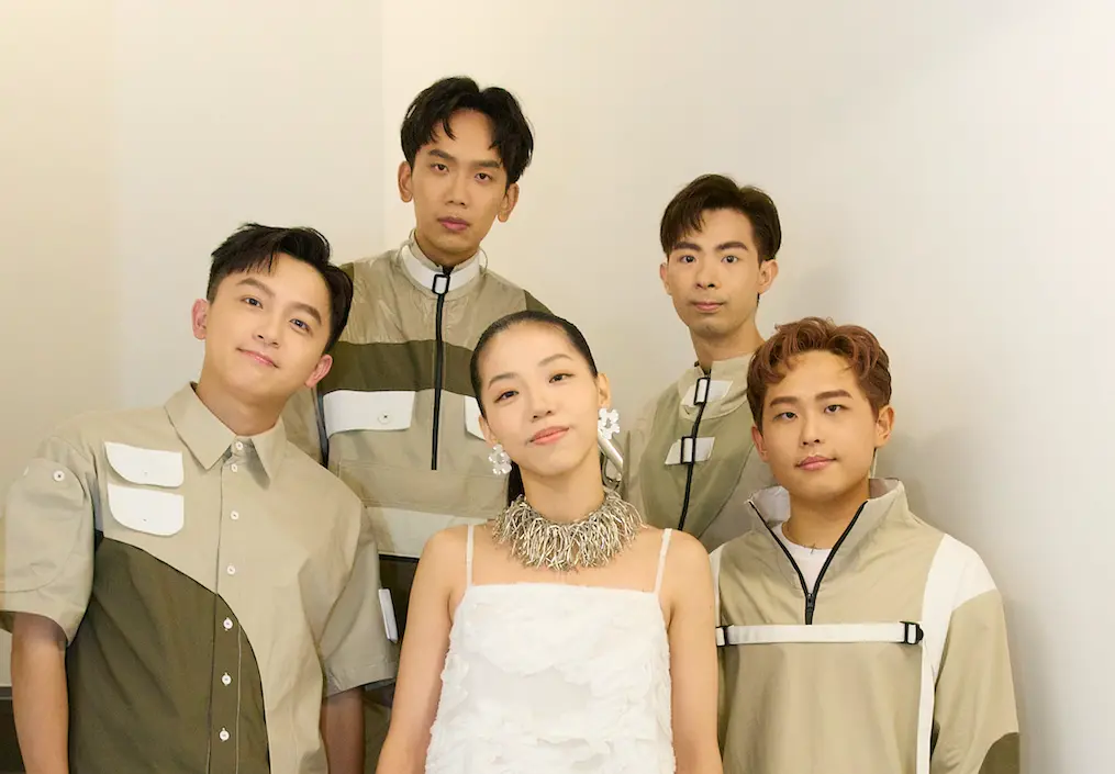 ▲理想混蛋在北流開唱，洪佩瑜（中）擔任嘉賓，他們笑說與洪佩瑜見面都是在「特殊場合」。（圖／何樂音樂提供）