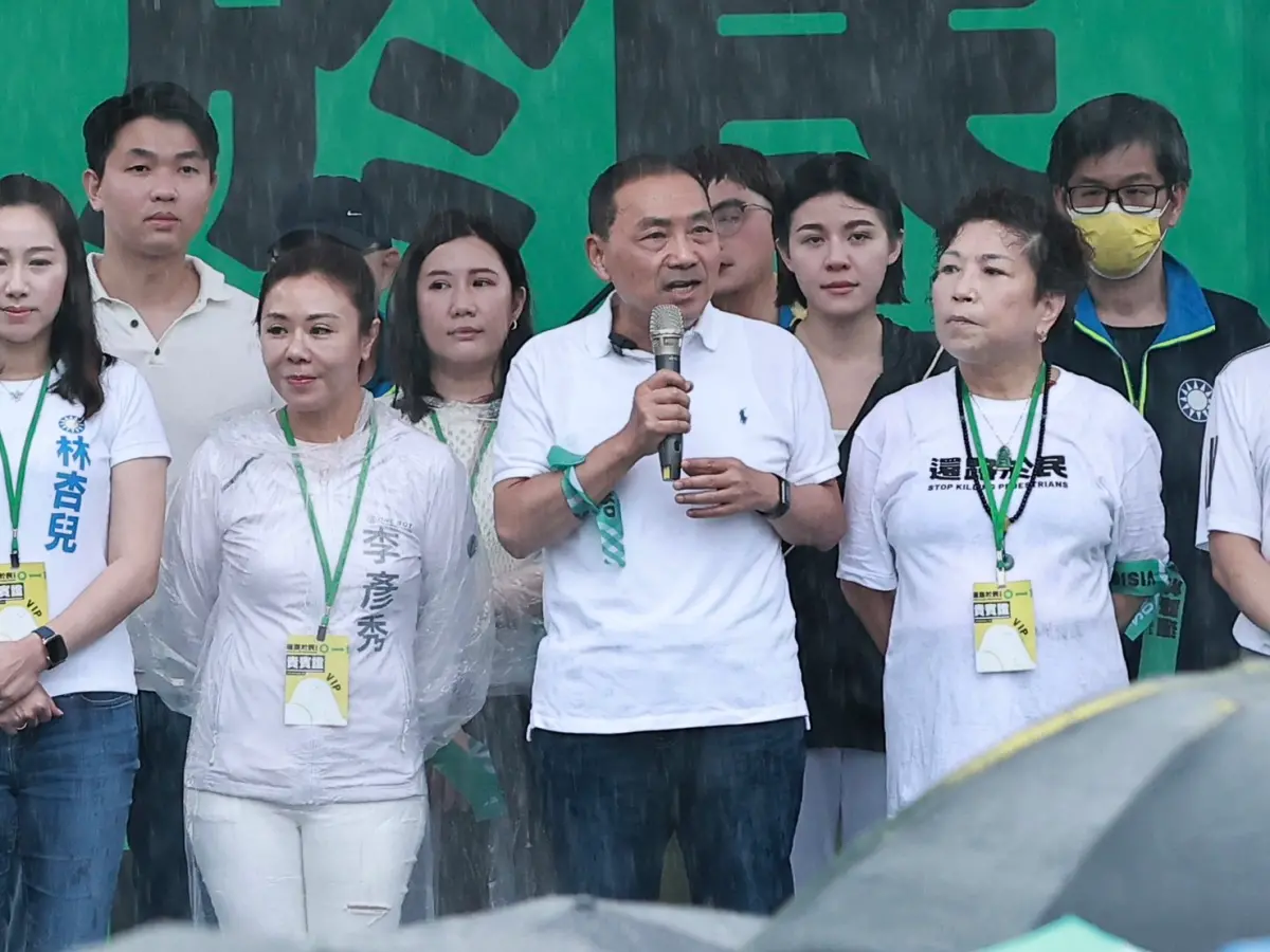 ▲侯友宜今在「還路於民大遊行」上致詞表示，要重新檢討交通法規、都市計畫與交通工程，更喊話擺脫行人地獄，找回行人尊嚴與快樂。（圖／記者葉政勳攝，2023.08.20）