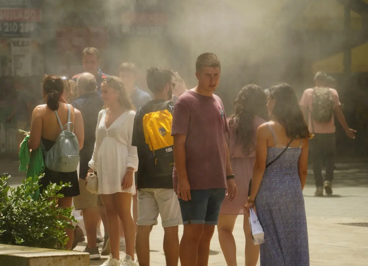 ▲歐洲聯盟氣候監測機構「哥白尼氣候變化服務」今天表示，上個月氣溫改寫歷來8月最熱紀錄，繼6月和7月之後，連續3個月創當月最高溫。2023年恐將是人類歷史上最熱的一年。（圖／美聯社／達志影像）