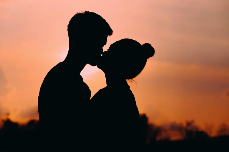 ▲2023七夕情人節到來，醫師分享接吻對人體健康其實有不少益處，值得民眾參考。（示意圖／取自pixabay）