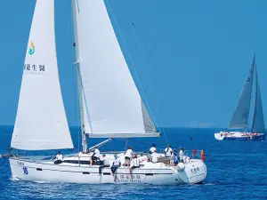 ▲「2023TSL台鋼集團TSG帆船賽」保持國際帆船賽的標準比賽規格，所有參賽選手必須取得ASA101重型帆船暨國際遊艇駕駛認證。（圖／亞果提供）