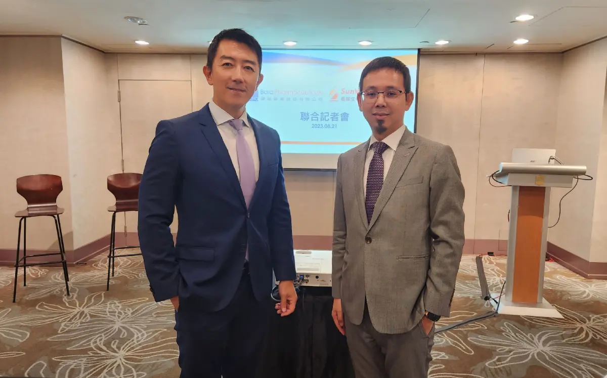 ▲左為保瑞藥業盛保熙董事長，右為晨暉生技潘佳岳總經理。（圖／保瑞提供）