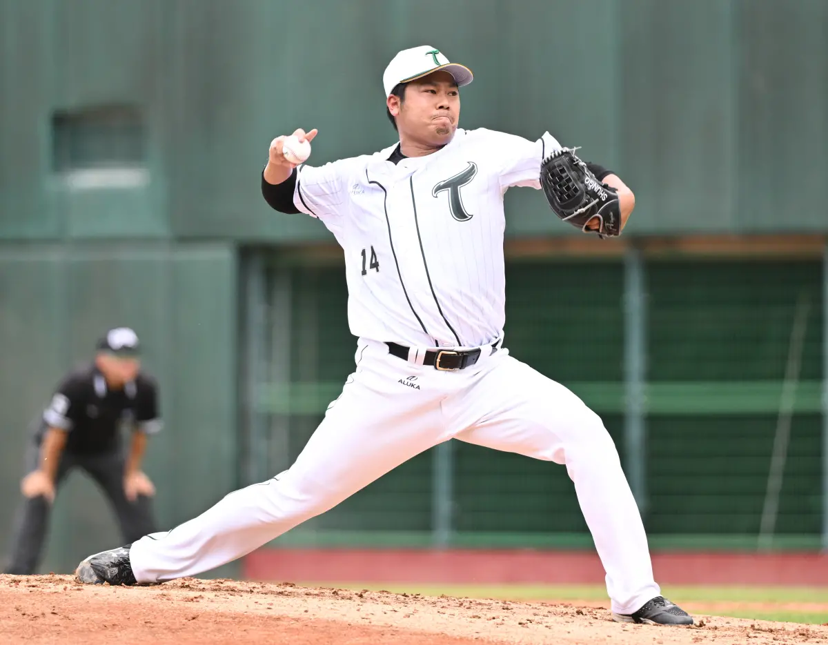 ▲前台鋼雄鷹育成部門教練福永春吾離隊，外傳新賽季將轉戰富邦悍將任教，對此，悍將球團未證實，僅表示，若有確定消息將一併公布。（圖／台鋼雄鷹提供）