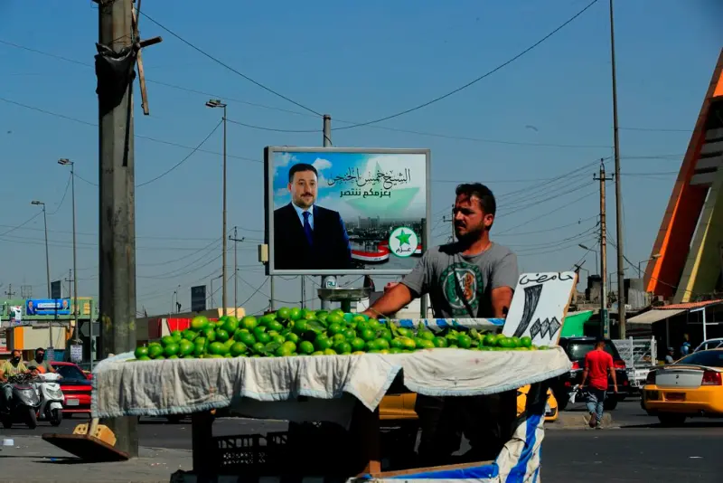 ▲伊拉克首都巴格達（Baghdad）的廣告看板多半用於宣傳產品或政治人物，但日前卻傳出就在市中心有廣告看板變成「大型A片播放器」。圖為巴格達街頭。（圖／美聯社／達志影像）