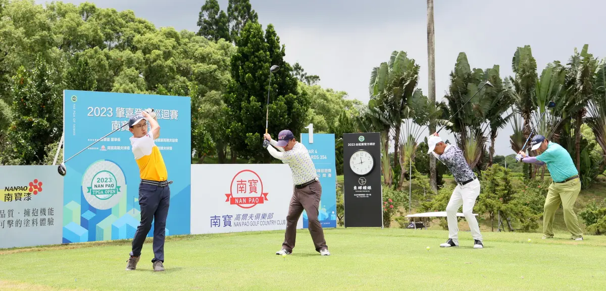 ▲開球儀式貴賓(左起)南寳球場董事黃映霖、南寳球場董事長特助陳文得、TPGA理事長陳榮興及國慶旅行社董事長王國慶。(圖／官方提供)