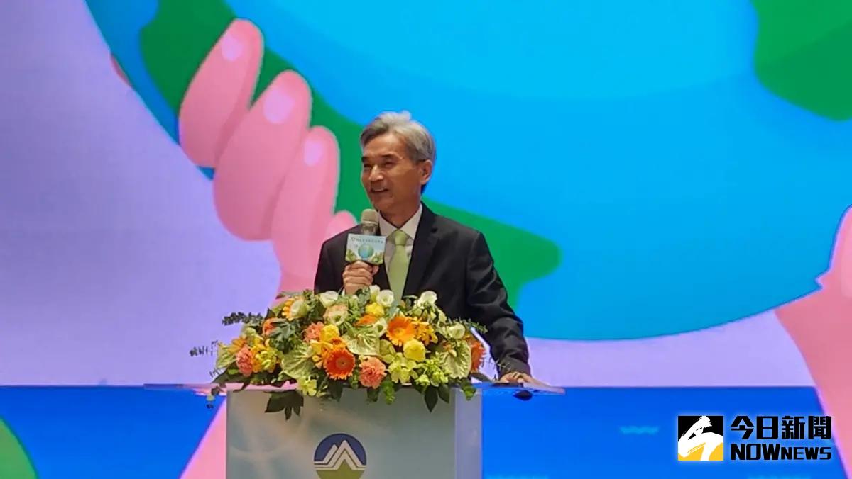 ▲針對碳費徵收時程，環境部長薛富盛今（22）日表示，會盡快公布子法，並持續與企業討論，盼討論出一個讓大家都能接受的碳費價格。（圖／記者李琦瑋攝，2023.08.22）