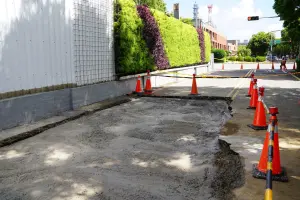 竹北建案旁路面坍塌完成假修復　縣府提短中長期計畫
