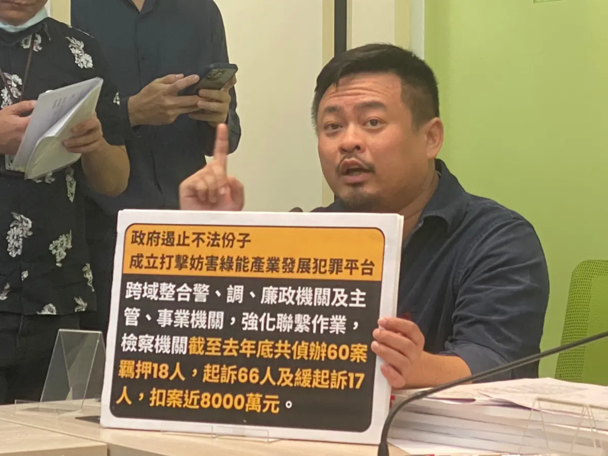 ▲中國官媒《環球時報》證實大陸稅務部門近期對鴻海進行稅務稽查，洪申翰認為此舉是北京出手促成在野整合、加速藍白合。（圖／記者陳威叡攝）