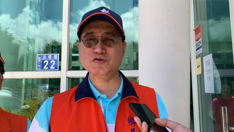▲國民黨籍的仁愛鄉長江子信盼望「3隻小豬要團結」,否則只能將總統大位讓給民進黨的賴清德。(圖/記者顏幸如攝,2023.08.22)