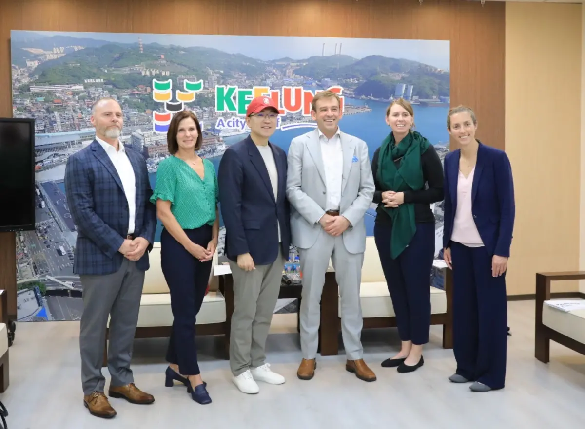 ▲美國史丹福大學胡佛研究所多位學者拜訪基隆市政府，由基隆市長謝國樑代表市府團隊表達歡迎之意。（圖 ／基隆市政府提供）