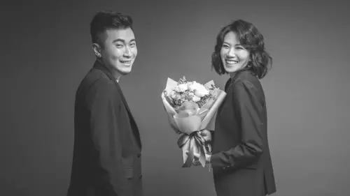 ▲大牙（右）遭黑人陳建州提告，老公阿廖師（左）則在七夕情人節PO文發聲，心疼老婆直呼：「若妳安好便是晴天，要一直快樂。」（圖／阿廖師FB）