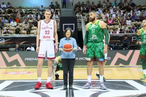 FIBA世界盃／蔡英文總統熱身賽開球！立陶宛Valanciunas狂砍16分
