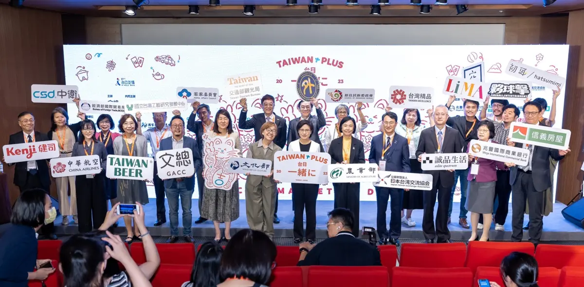 ▲文化總會宣布9月16日、17日於東京上野恩賜公園噴水池廣場舉辦「TAIWAN PLUS2023台日一緒に」；記者會中，信義房屋公共事務部副總經理林俊安（前排右一）代表出席。（圖／資料照片）