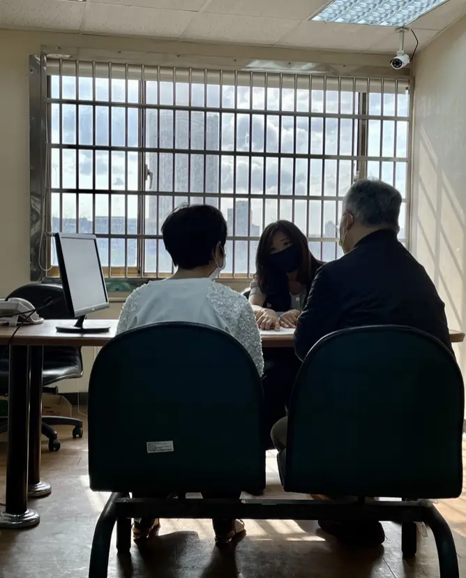 ▲年約60歲的劉姓男子,因積欠交通罰鍰被移送台北分署,結果又因無照騎車再被開單(圖/台北分署提供,2023.08.23)