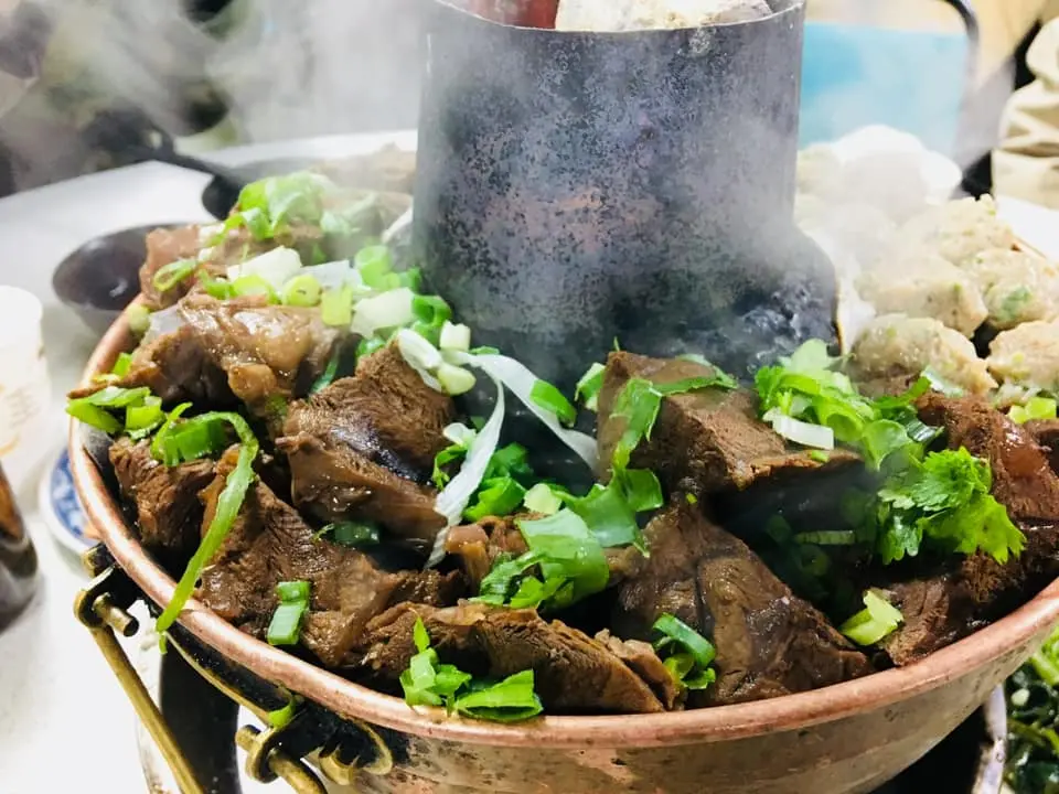 ▲火鍋巷弄組冠軍「清真恩德元餃子館」的牛肉火鍋，網友讚嘆「肉多到不可思議」（圖／民眾提供，2023.08.23）