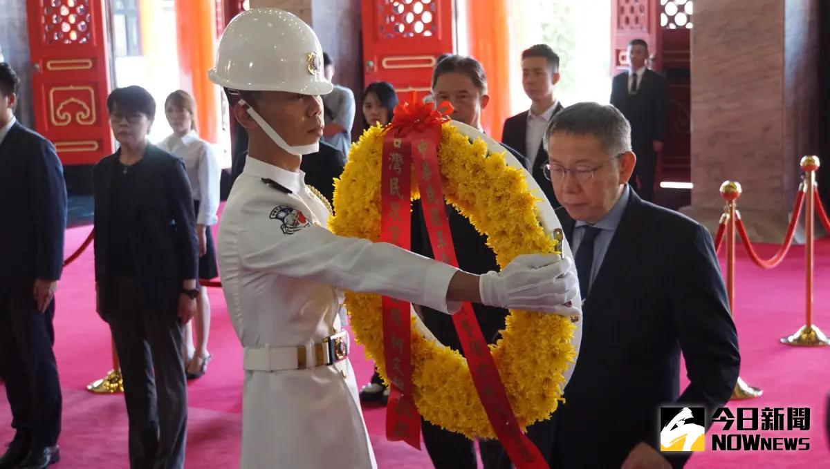 ▲民眾黨總統參選人柯文哲前往台北忠烈祠，向823陣亡將士獻花致敬。（圖／記者呂炯昌攝，2023.08.23）