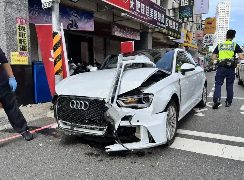 ▲21歲的魏姓女子駕駛奧迪轎車，高速撞擊徒步的58歲的孫姓婦人，孫婦送醫搶救後宣告不治，魏女的酒測值達0.57。（圖／翻攝畫面）