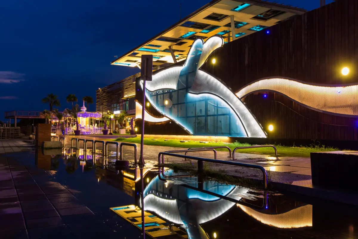 ▲安平遊憩碼頭的大魚星光牆。（圖／主辦單位提供）