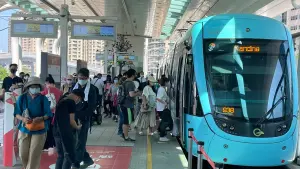 新北淡海輕軌通勤旅客多運量增 　下周一起加密尖峰時段班距
